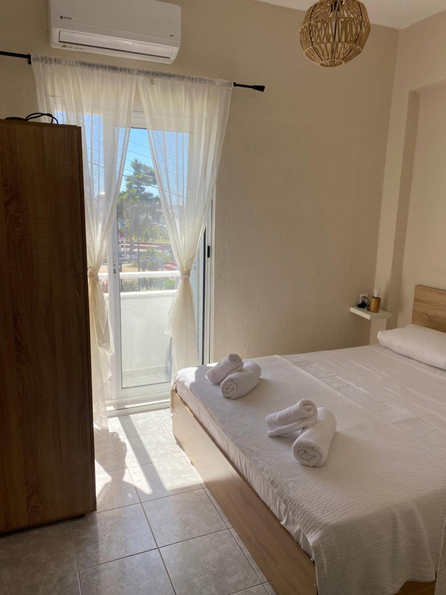Sun & Sea Apartment Nea Iraklia Exterior foto